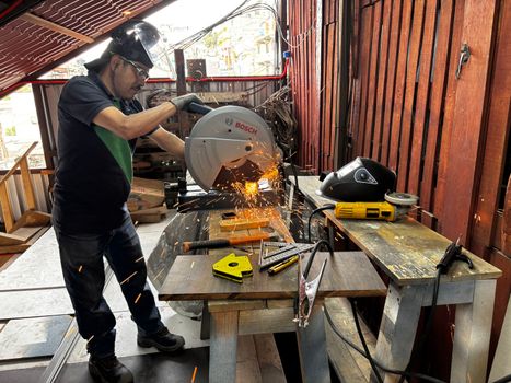 Power Saws: Types, Selection and Safe Use