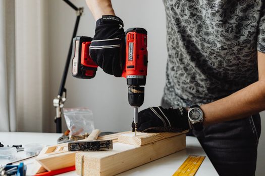 Choosing a Power Drill for Project Work